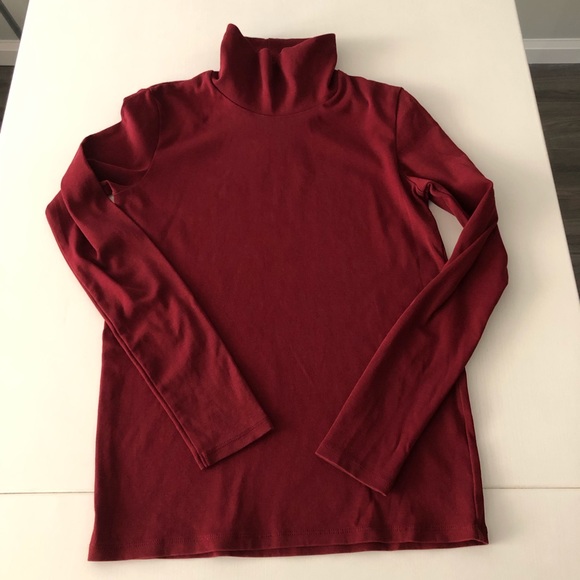 Uniqlo turtleneck. Burgundy. US XS - Picture 6 of 9